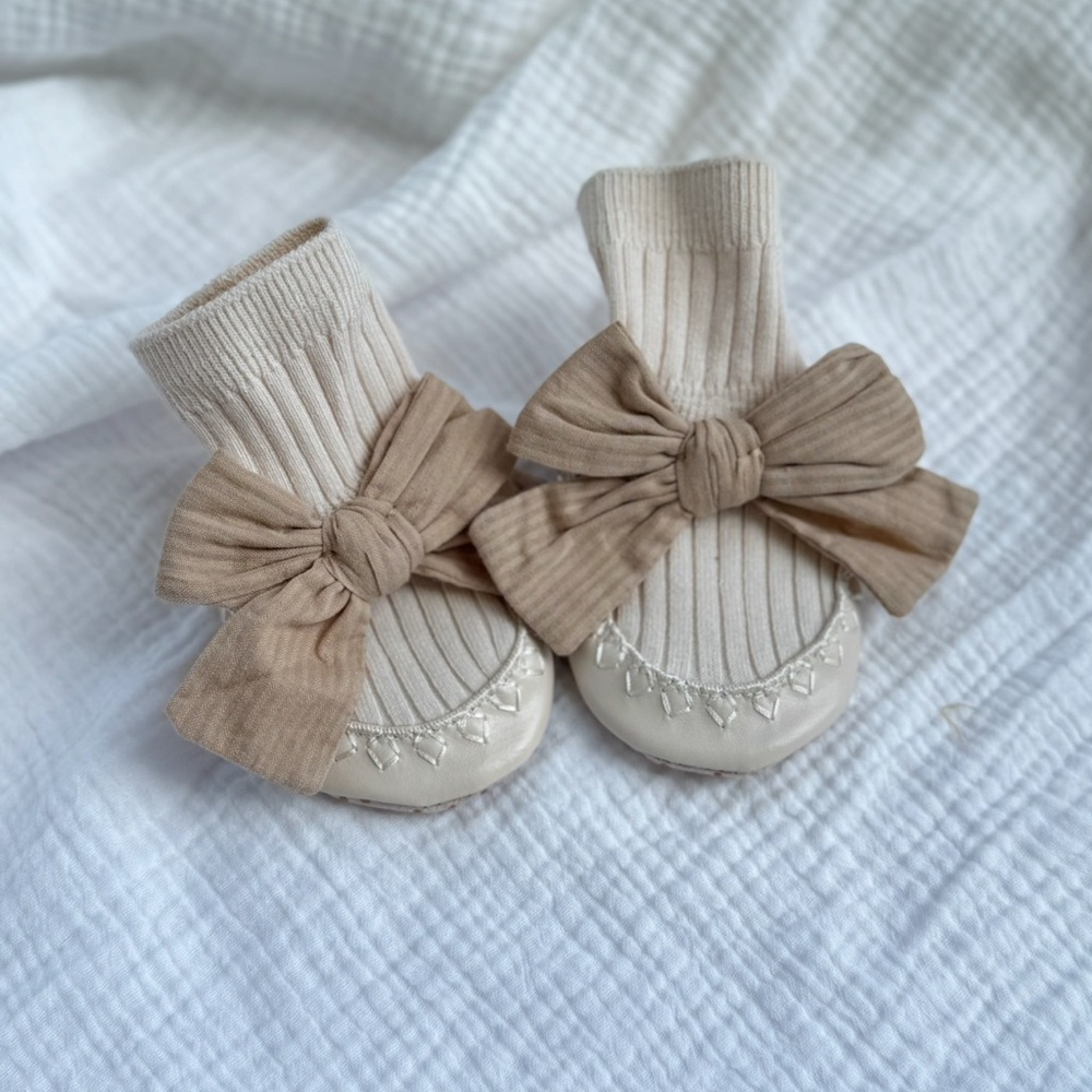 Brand New- Kids Cream and Tan Bow Shoes